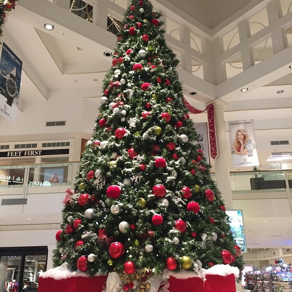 Hawthrone Mall Inside Christmas Time 2022 Photos At Hawthorn Mall - Shopping Mall In Vernon Hills