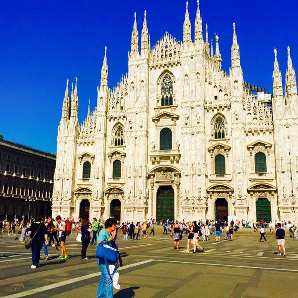 รูปภาพถ่ายที่ Duomo di Milano โดย Can A. เมื่อ 5/26/2017