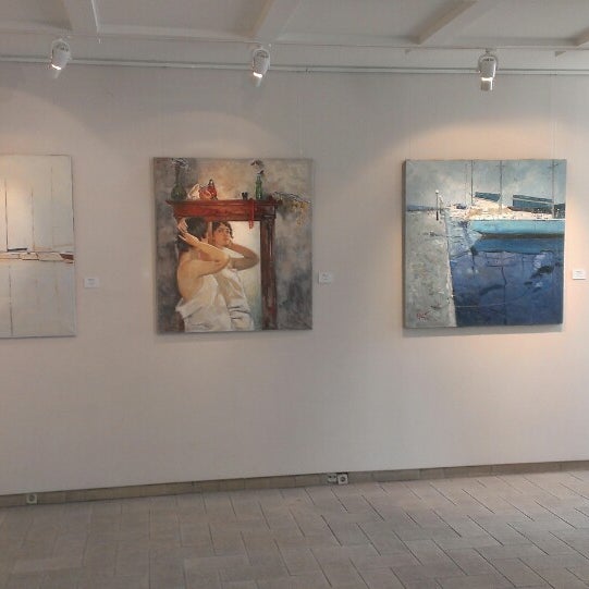 Foto scattata a Triptych: Global Arts Workshop (Арт-Галерея Триптих) da Konstantin T. il 8/23/2013