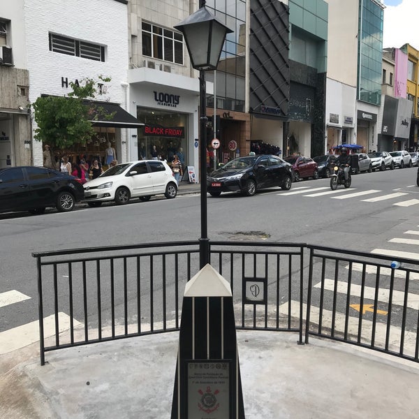 Esquina onde o Corinthians foi fundado conserva marcos históricos do clube, mas icônico lampião foi derrubado
