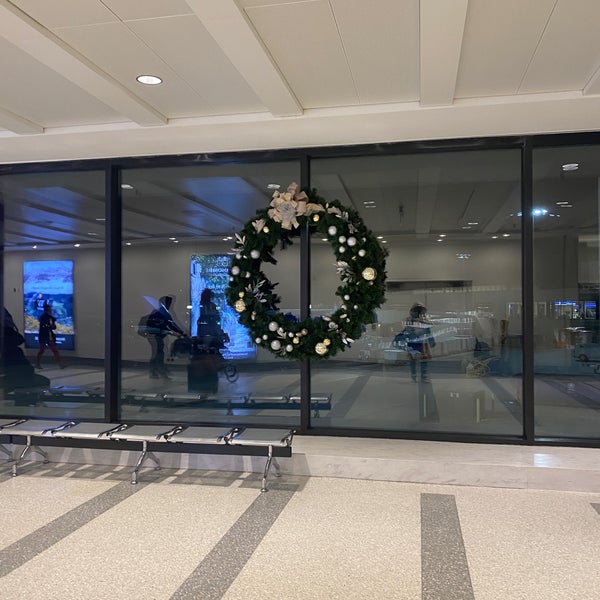 12/2/2022에 Lauren B.님이 Charleston International Airport (CHS)에서 찍은 사진