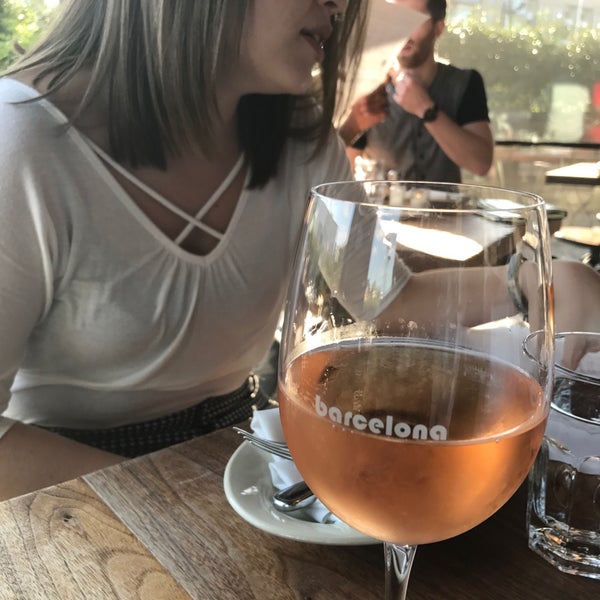 Das Foto wurde bei Barcelona Wine Bar von Daniela V. am 8/24/2017 aufgenommen