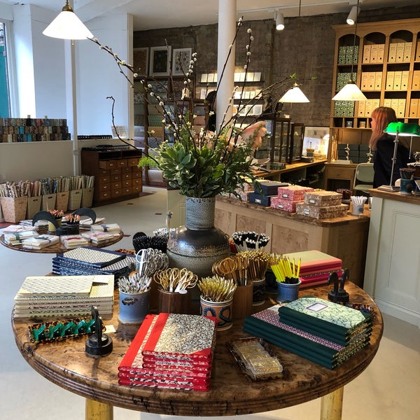 карвер ходячие мертвецы. Prada model women. Choosing keeping. Irojiten карандаши. выбрать фото.