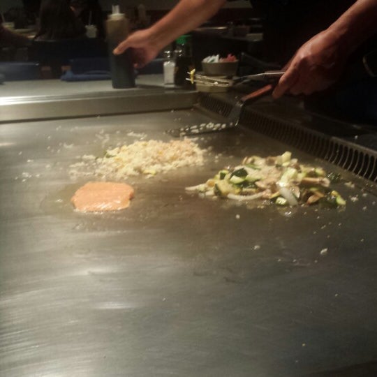 Снимок сделан в Kabuto Japanese House of Steak &amp; Sushi пользователем Darrel P. 9/6/2014