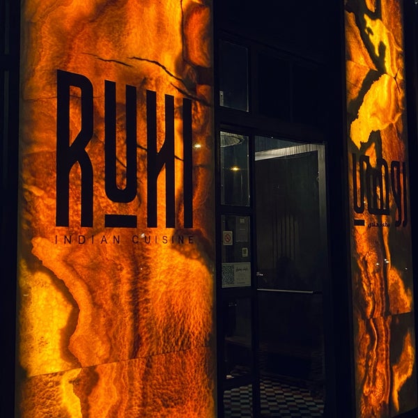 Foto tirada no(a) RUHI Indian Restaurant por NM em 7/1/2023