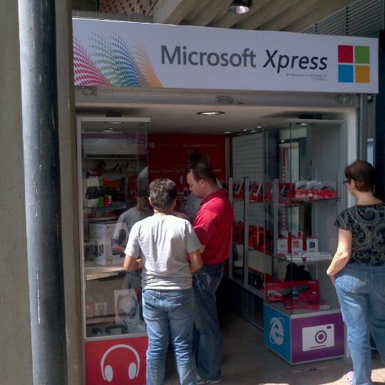 รูปภาพถ่ายที่ Microsoft Xpress โดย Leonardo H. เมื่อ 12/15/2012