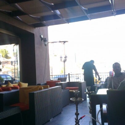 Foto tomada en Vivid Restaurant &amp; Cafe Lounge  por Najwa H. el 5/17/2013