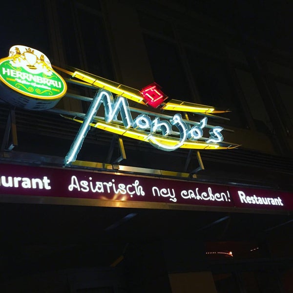 Foto scattata a Mongo’s Restaurant München da Frank J. D. il 9/25/2015