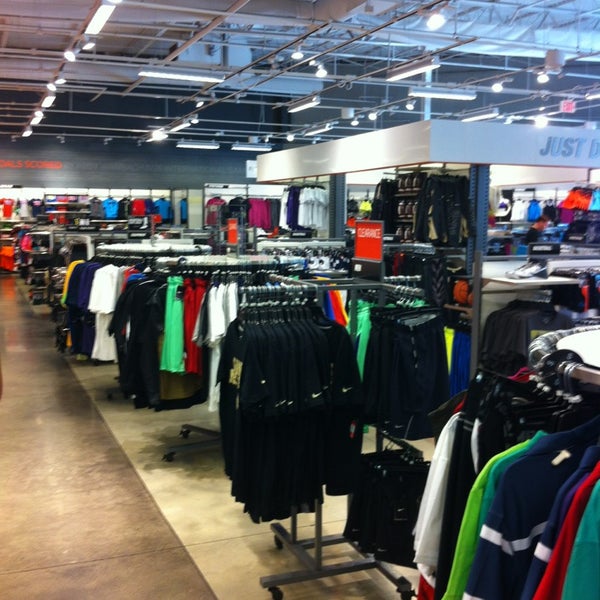 Nike store tanger outlet deer park hot sale