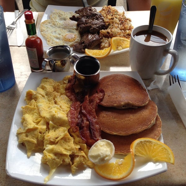 10/5/2014 tarihinde Elaine P.ziyaretçi tarafından Stacks Pancake House &amp; Cafe'de çekilen fotoğraf