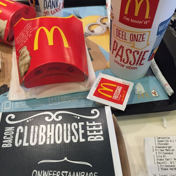 รูปภาพถ่ายที่ McDonald&#39;s โดย Rick v. เมื่อ 7/8/2015