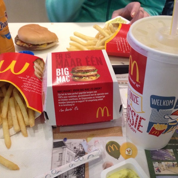 รูปภาพถ่ายที่ McDonald&#39;s โดย Rick v. เมื่อ 2/8/2014