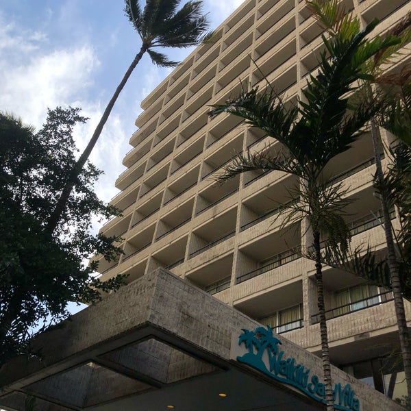Снимок сделан в Waikiki Sand Villa Hotel пользователем naritaro 4/13/2019