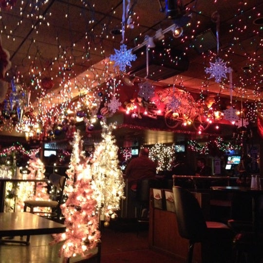 Photo taken at Downtown Olly&#39;s by Heath R. on 12/15/2012