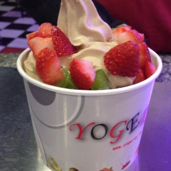 รูปภาพถ่ายที่ Yogertz Frozen Yogurt, Coffee &amp; Espresso โดย Yogertz Frozen Yogurt, Coffee &amp; Espresso เมื่อ 6/2/2014