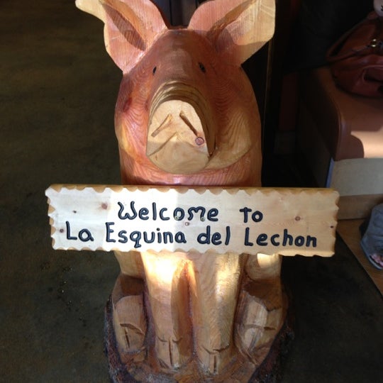 11/3/2012 tarihinde Lisa Y.ziyaretçi tarafından La Esquina Del Lechon'de çekilen fotoğraf