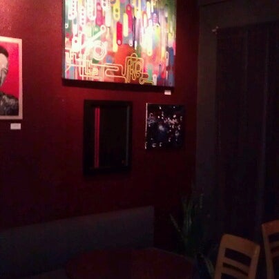 Foto diambil di Joe, Vinny &amp; Bronson&#39;s Cafe oleh Cynthia G. pada 11/17/2012