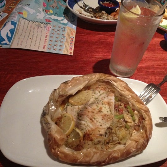 Photo taken at Red Lobster by Monica on 12/8/2012