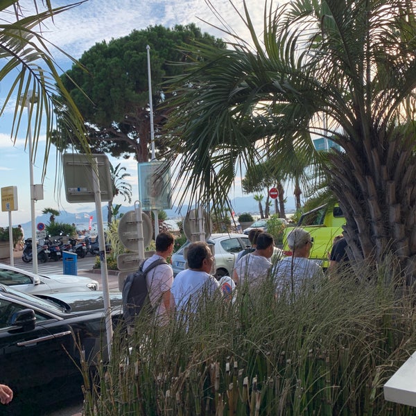 Снимок сделан в JW Grill Cannes пользователем Reem 8/19/2019