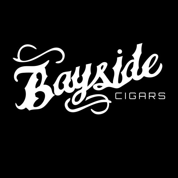 Photo prise au Bayside Cigars par Bayside Cigars le8/1/2015
