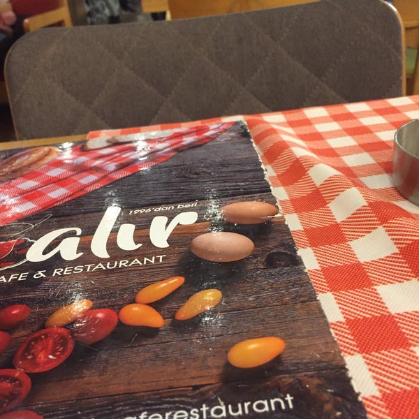 Foto scattata a ALIR Cafe | Restaurant da ☕☕🐈ZEYNEP 🐈💟💟 il 2/11/2023