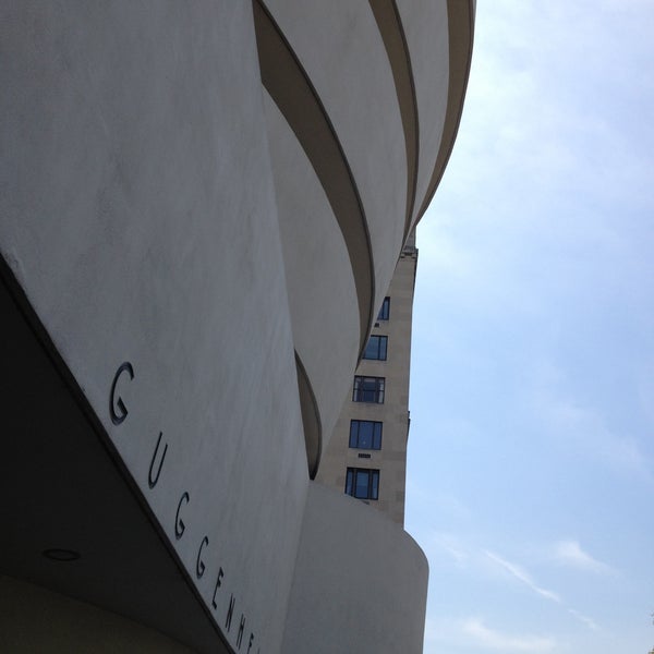Foto tirada no(a) Solomon R Guggenheim Museum por Tiago R. em 4/28/2013