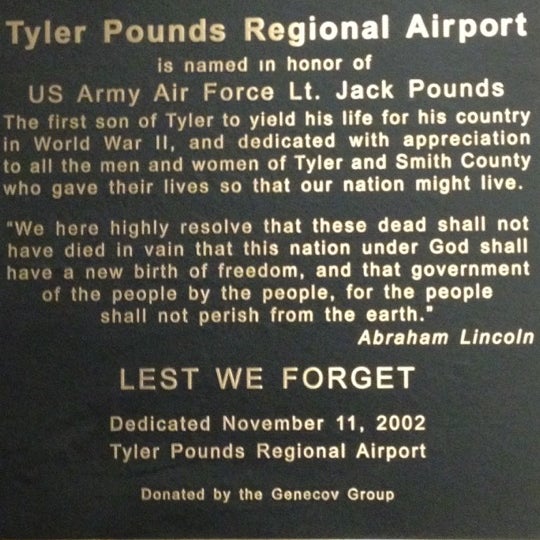 รูปภาพถ่ายที่ Tyler Pounds Regional Airport (TYR) โดย J michael S. เมื่อ 11/2/2012