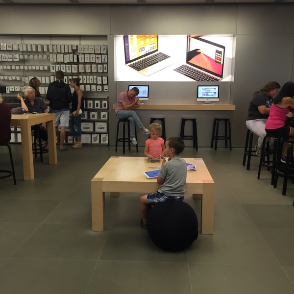 The Promenade Shops at Briargate - Apple Store - Apple