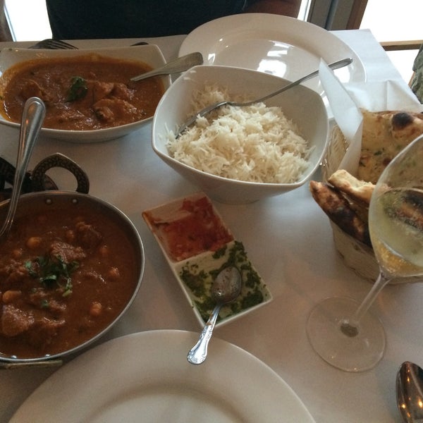 Das Foto wurde bei Zaika Indian Restaurant von Dmytro G. am 8/19/2015 aufgenommen