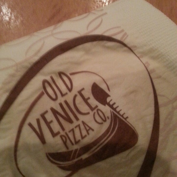 Foto tirada no(a) Old Venice Pizza por Elliott S. em 5/21/2013