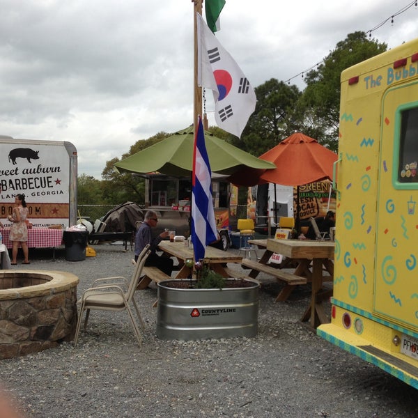 4/11/2013 tarihinde Johnna S.ziyaretçi tarafından Atlanta Food Truck Park &amp; Market'de çekilen fotoğraf