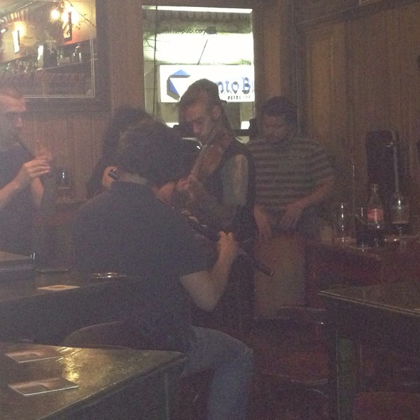 Foto tirada no(a) O&#39;Gilins Irish Pub por Leonardo O. em 5/13/2013