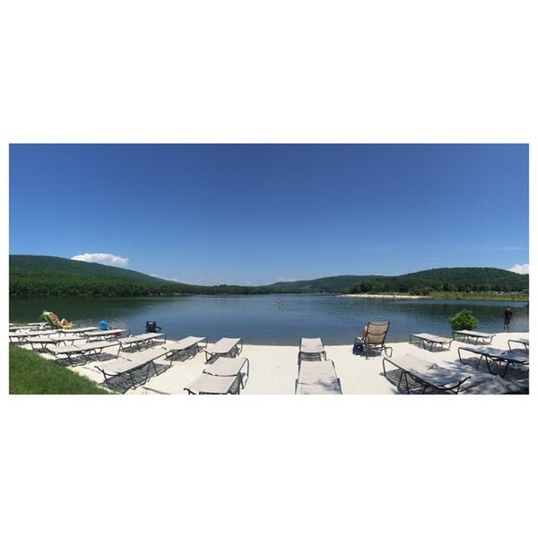 Photo taken at Rocky Gap Casino Resort by Darryl R. on 5/30/2015