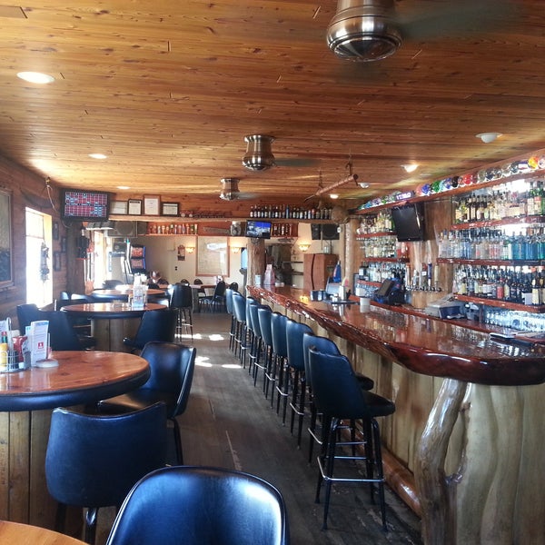 Foto scattata a Snug Harbor Bar &amp; Grill da Snug Harbor Bar &amp; Grill il 3/22/2017