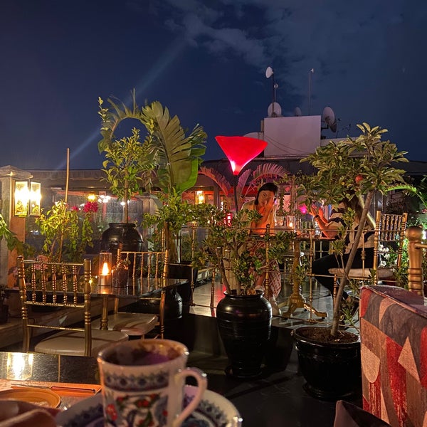 Снимок сделан в Roof Mezze 360 Restaurant пользователем Saba 9/19/2021