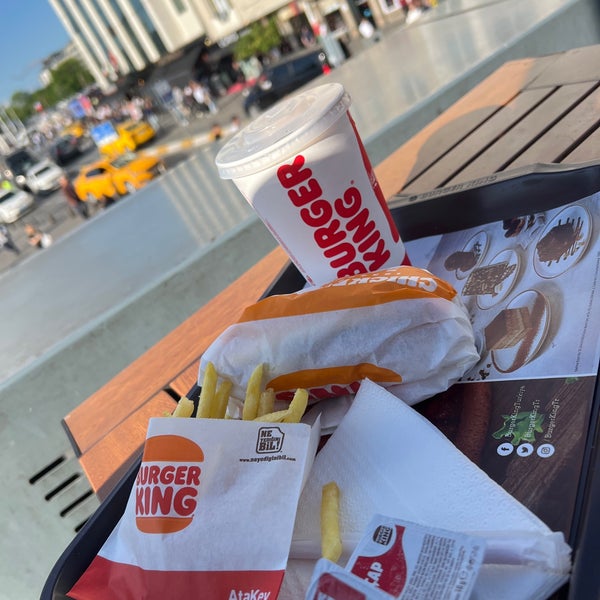 รูปภาพถ่ายที่ Burger King โดย Saba เมื่อ 6/5/2023