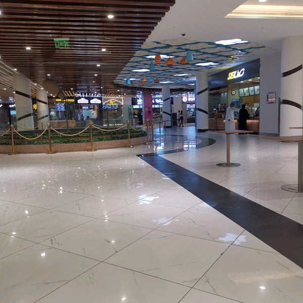 Photo prise au Oman Avenues Mall par Almotasim A. le11/19/2020