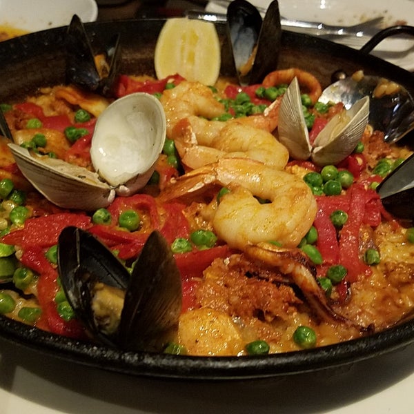 9/20/2018 tarihinde Tamon K.ziyaretçi tarafından Barcelona Restaurant &amp; Bar'de çekilen fotoğraf