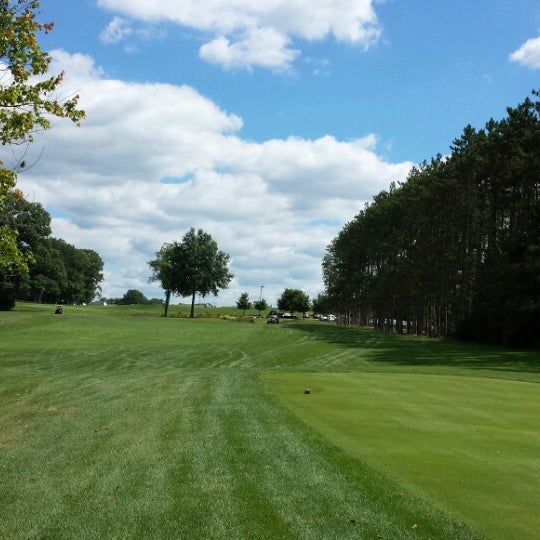 Photo taken at Delaware Golf Club by Tamon K. on 9/8/2014