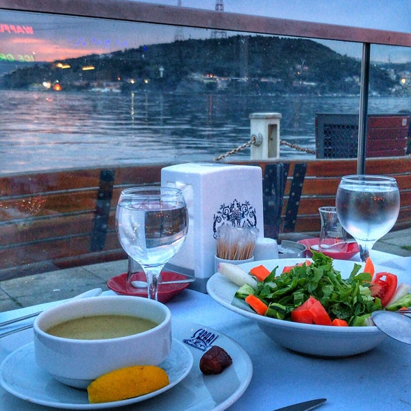 Foto diambil di Çapari Restaurant oleh Gonca Nur Ç. pada 4/10/2022