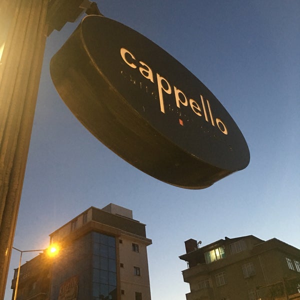 Foto diambil di Cappello Caffe oleh Nilüfer Y. pada 8/30/2019