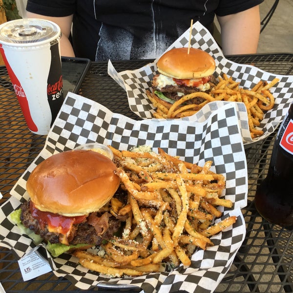 8/13/2016에 M T.님이 Honest Abe&#39;s Burgers &amp; Freedom에서 찍은 사진