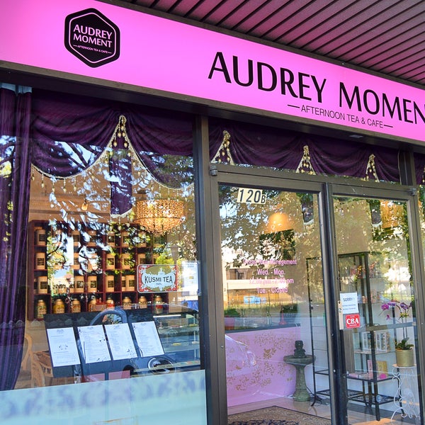 รูปภาพถ่ายที่ Audrey Moment Afternoon Tea&amp;Cafe โดย Audrey Moment Afternoon Tea&amp;Cafe เมื่อ 3/30/2017