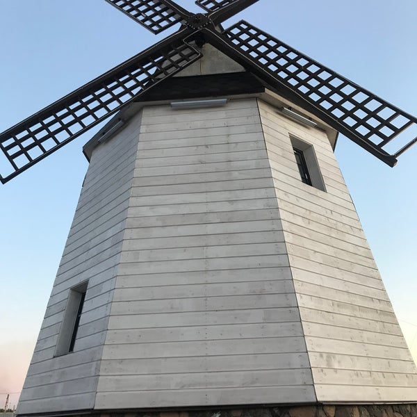 Мельница в янино 1 кафе. Янила мельница. Ветряные мельницы белгород. Янино мельница. "ветряная мельница" металлоконструктор.