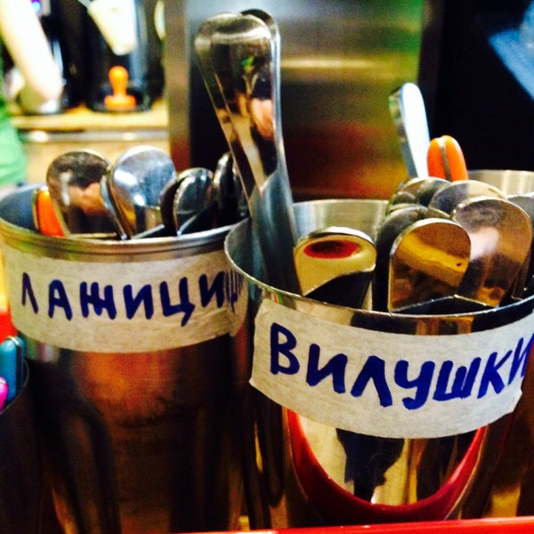 6/26/2015 tarihinde Ksushaziyaretçi tarafından «ДоМоД» Кафе-коморкинг'de çekilen fotoğraf