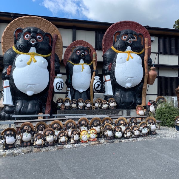 Fotos Em 信楽陶苑 たぬき村 Parque Tematico