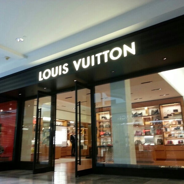 Louis Vuitton Hackensack Riverside Square store, United States