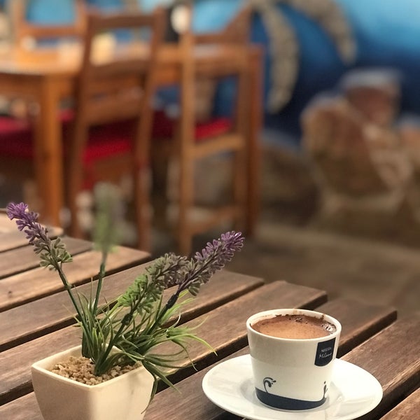 Das Foto wurde bei Niş Cafe von Gül Y. am 7/5/2018 aufgenommen