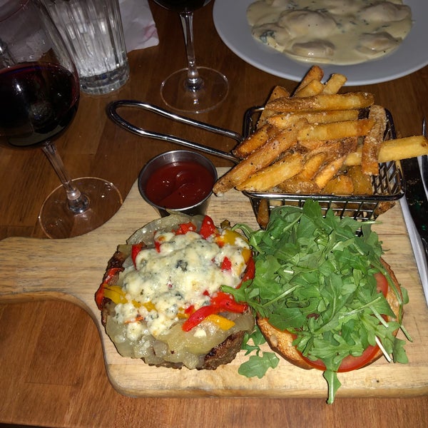 4/1/2018 tarihinde Mihailo M.ziyaretçi tarafından Belli Osteria'de çekilen fotoğraf