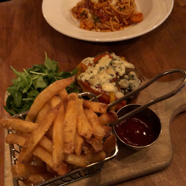 12/29/2017 tarihinde Mihailo M.ziyaretçi tarafından Belli Osteria'de çekilen fotoğraf